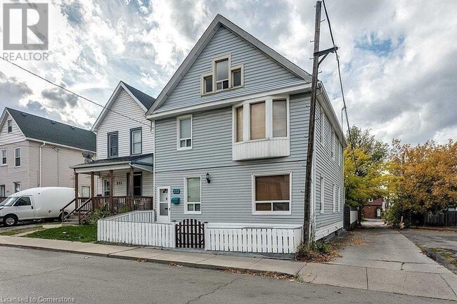 property at 273 Rosslyn Ave N