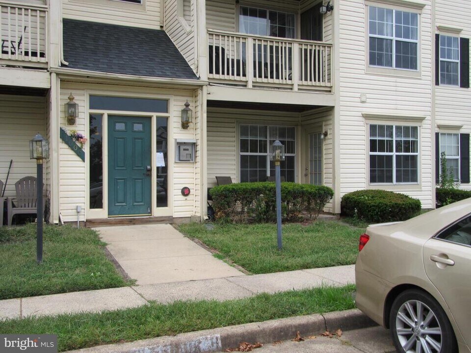 11006 Koman Cir in Manassas, VA - Building Photo