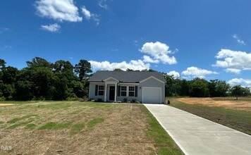 272 Johnson Rdg Wy in Four Oaks, NC - Foto de edificio - Building Photo