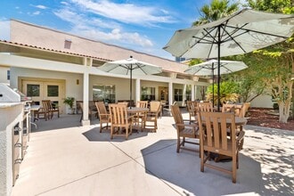 Valor Hill Apartments in San Antonio, TX - Foto de edificio - Building Photo