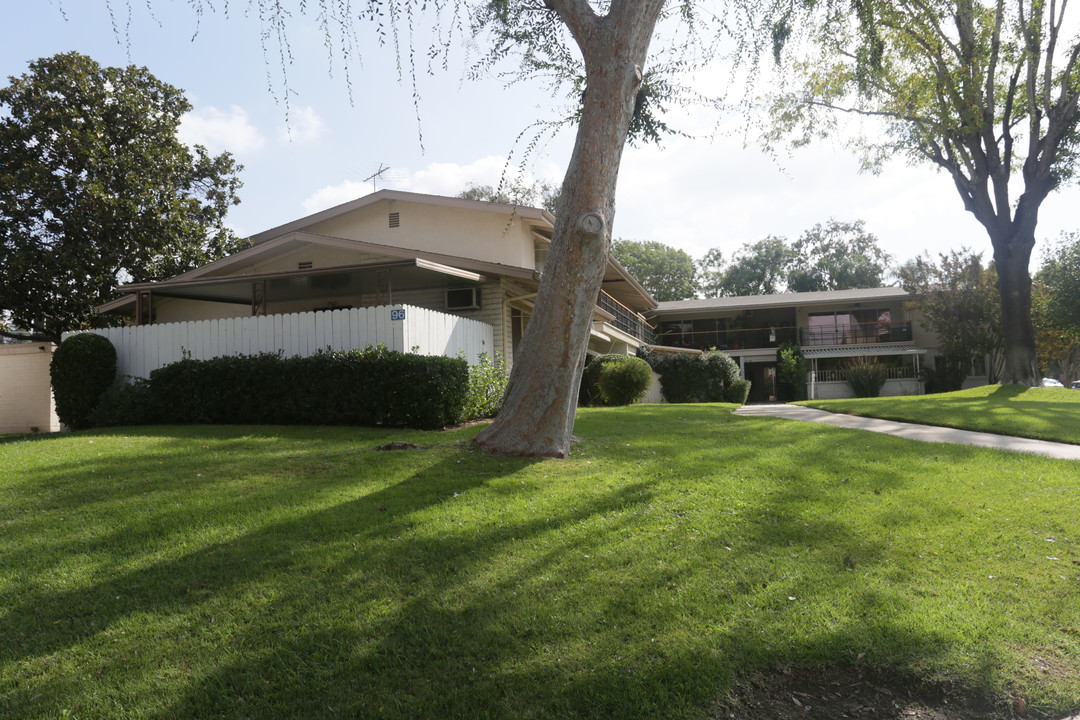 80-96 N Center St in Redlands, CA - Building Photo