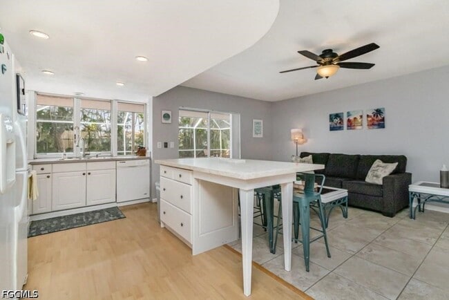 922 SE 25th Ln in Cape Coral, FL - Building Photo - Building Photo