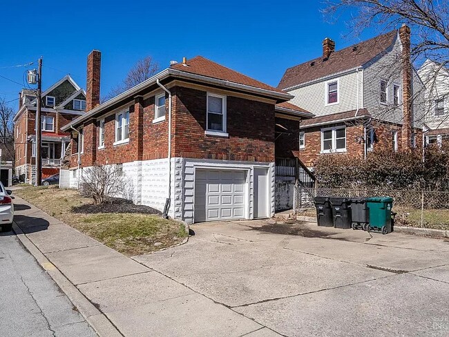 2408 Moerlein Ave in Cincinnati, OH - Foto de edificio - Building Photo