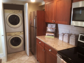 10 Sherwood St, Unit Apartment in Norwalk, CT - Building Photo - Building Photo