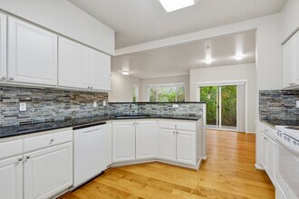 2009 196th St SE in Bothell, WA - Foto de edificio - Building Photo