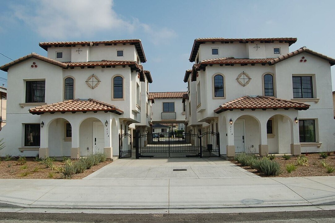 425 W Duarte Rd in Monrovia, CA - Building Photo