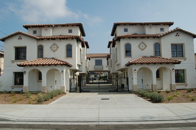 property at 425 W Duarte Rd