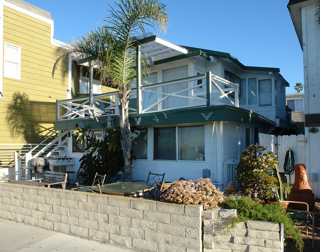 924 Oceanfront in Newport Beach, CA - Building Photo - Building Photo