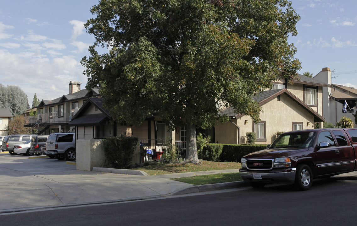 141 W Olive Ave in La Habra, CA - Building Photo