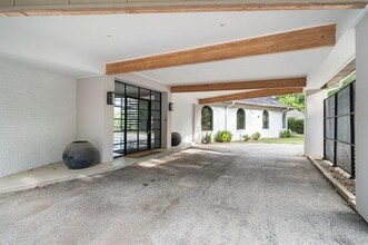 8542 Meadowbrook Dr in Fort Worth, TX - Building Photo - Building Photo