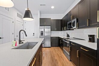 801 N Mac Dill Ave in Tampa, FL - Foto de edificio - Building Photo