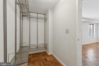 5112 MacArthur Blvd in Washington, DC - Building Photo - Building Photo