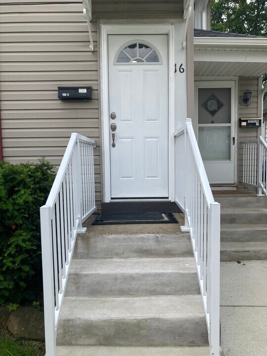16 Parsons St, Unit 2nd Floor in Binghamton, NY - Building Photo