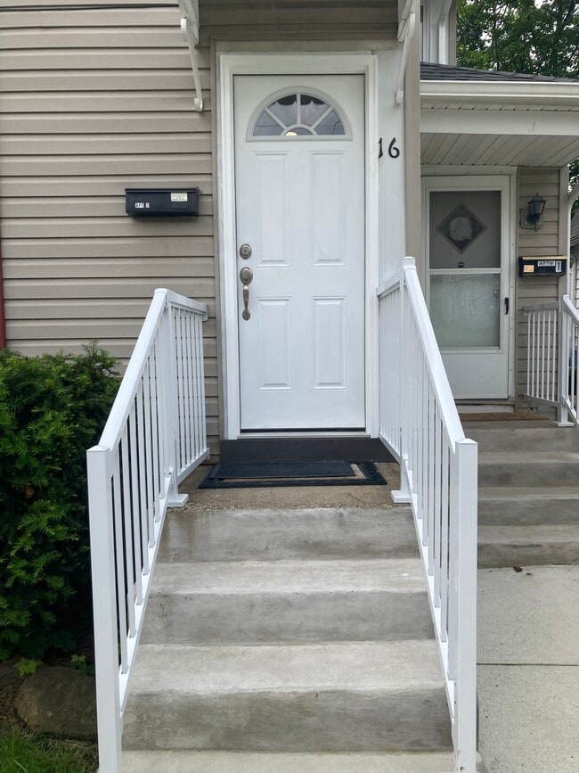 16 Parsons St, Unit 2nd Floor