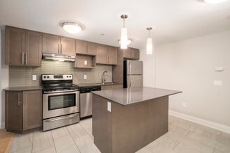 405 Tweedsmuir Av in Ottawa, ON - Building Photo - Building Photo