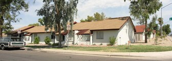 906 N Stapley Dr Apartamentos