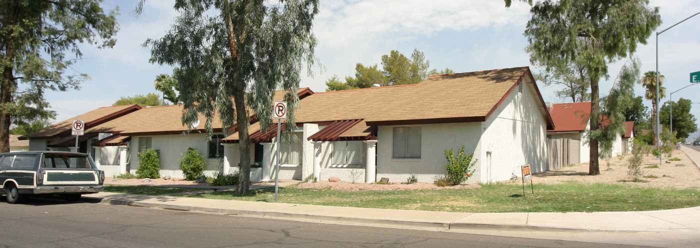 906 N Stapley Dr in Mesa, AZ - Building Photo