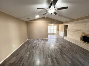 415 Ray Ave, Unit 066101 in Desoto, TX - Building Photo - Building Photo