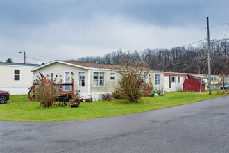 Letchworth Falls in Mt Morris, NY - Foto de edificio - Building Photo