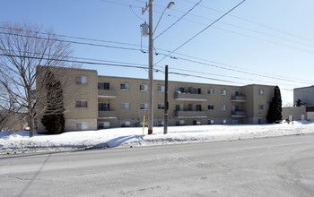 Pioneer Apartments in Guelph, ON - Building Photo - Building Photo