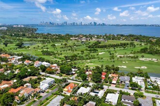 5915 La Gorce Dr in Miami Beach, FL - Building Photo - Building Photo