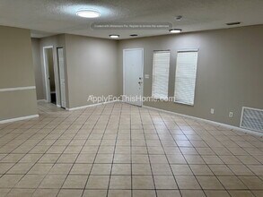 14921 Old Pointe Rd in Tampa, FL - Foto de edificio - Building Photo