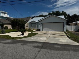 309 Argonaut St in Panama City Beach, FL - Building Photo