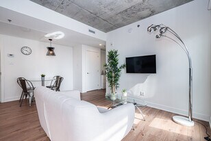 1633 Rue St-Hubert in Montréal, QC - Building Photo