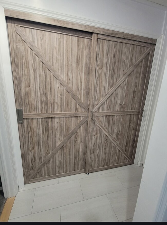 22414 Kingsbury Ave, Unit B in Oakland Gardens, NY - Building Photo - Building Photo