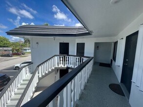 2401 NW 9th Ave in Wilton Manors, FL - Building Photo - Interior Photo