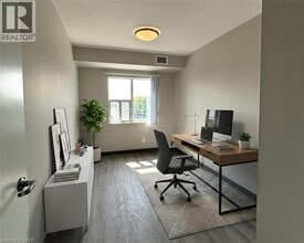 595 Strasburg Rd in Kitchener, ON - Building Photo - Building Photo