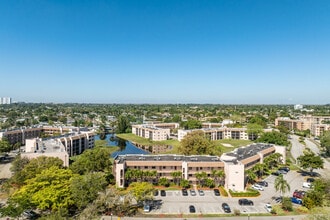 Sunrise Lakes Phase 4 in Plantation, FL - Building Photo - Building Photo