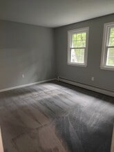 132 Londonderry Turnpike in Derry, NH - Foto de edificio - Building Photo