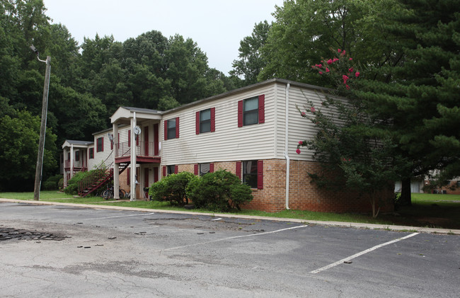 Tracewood Apartments in Forest Park, GA - Building Photo - Building Photo