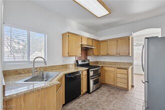 8758 Arawana Pl in Henderson, NV - Building Photo - Building Photo