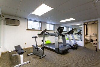 Country Aire Apartments in Hartland, WI - Foto de edificio - Interior Photo