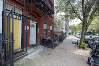 108 DuPont St in Brooklyn, NY - Building Photo - Building Photo