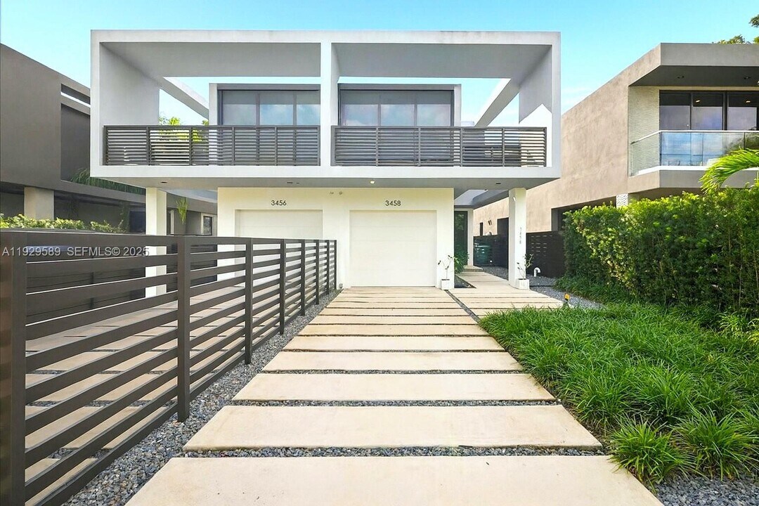 3458 Day Ave in Miami, FL - Building Photo