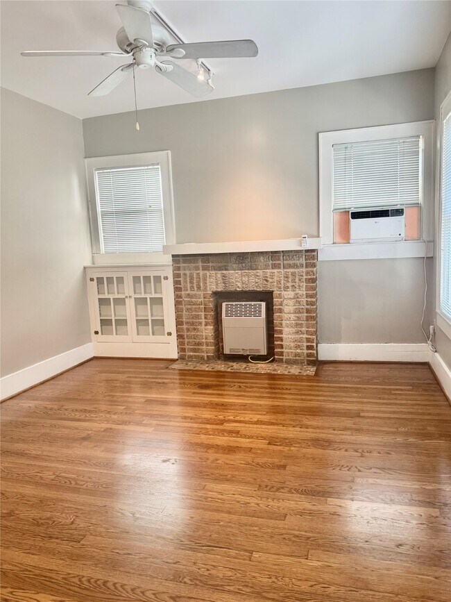 605 W Saulnier St in Houston, TX - Building Photo - Building Photo