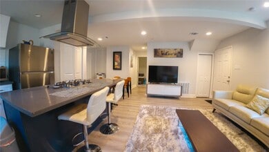 10326 Meadow Lake Ln in Houston, TX - Building Photo - Building Photo