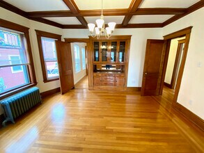 24 Clyde Rd, Unit 1-1 in Watertown, MA - Foto de edificio - Building Photo