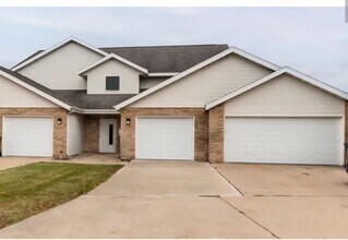 1121 Stonewood Xing, Unit #3 in Sun Prairie, WI - Building Photo - Building Photo