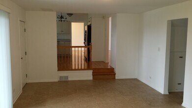 1415 Rosehill Dr in Arlington Heights, IL - Building Photo - Building Photo