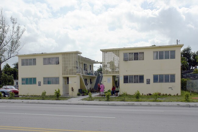 5545-5555 NW 17th Ave in Miami, FL - Building Photo - Building Photo