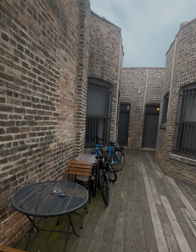 4749 N Sheridan Rd, Unit 3r in Chicago, IL - Building Photo - Building Photo