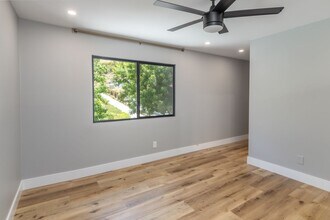 1612 Valecroft Ave in Westlake Village, CA - Building Photo - Building Photo