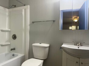2108 W Sunset Dr in Carbondale, IL - Building Photo - Building Photo