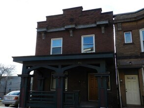 814 E 2nd St, Unit #2 in Duluth, MN - Building Photo - Building Photo