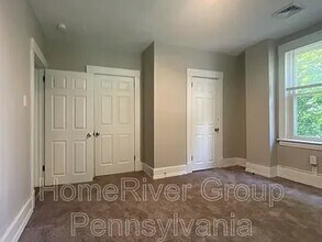 211 Locust St in Ambridge, PA - Foto de edificio - Building Photo