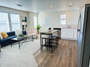 Villas at Stone Trace in Denver, CO - Building Photo - Building Photo